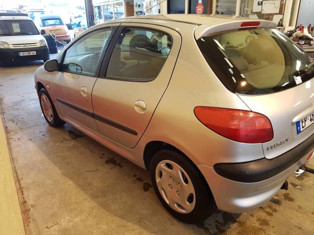 PEUGEOT