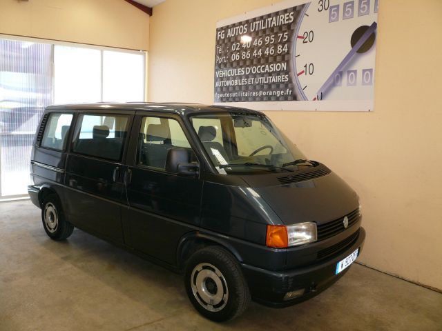 TRANSPORTEUR MULTIVAN 2.4 D 6 PLACES