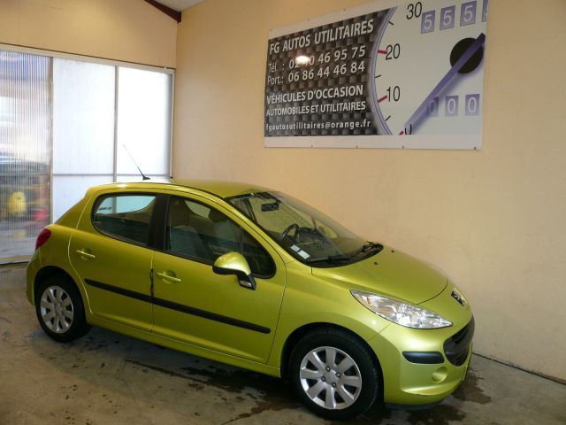 207 1.4 E 75cv executive 5 portes